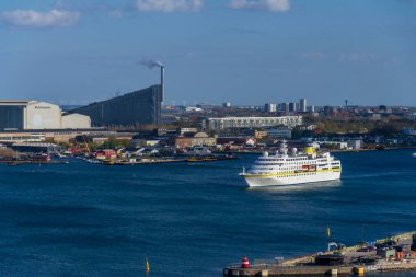Amager Bakke, Amager Slope ya da Kopenhill olarak bilinir. 29 Nisan 2023 'te Danimarka' nın başkenti Kopenhag 'da eğlence tesisi olan enerji santrali..