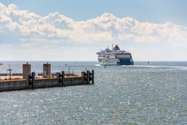 MS Megastar hızlı Ro-Pax feribotu Estonyalı nakliye şirketi Tallink tarafından 9 Temmuz 2024 'te Helsinki, Finlandiya' da bulunan Helsinki Limanı 'ndaki Batı Terminalinde yakıt olarak kullanıldı..