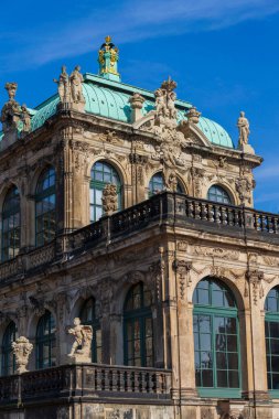 Zwinger Sarayı, Dresden, Almanya 'nın kamusal alanlarında mimari ayrıntılar