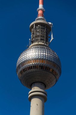 Berlin 'in merkezinde Fernsehturm Televizyon Kulesi, Almanya