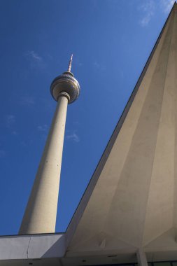 Berlin 'in merkezinde Fernsehturm Televizyon Kulesi, Almanya
