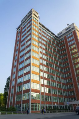 29 Nisan 2018 'de Çek Cumhuriyeti' nin Zlin kentindeki 21 numaralı Bata gökdelen yönetim binasının mimari ayrıntıları.