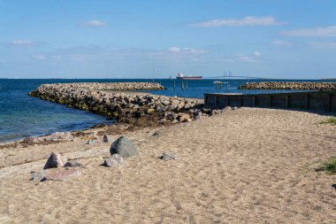 Oresund Köprüsü Amager plaj parkından görüldü, Kopenhag, Danimarka, güneşli bir gün