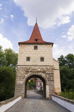 Çek Cumhuriyeti 'nin Plzen Bölgesi' nin Tachov ilçesindeki Stribro kentinin tarihi merkezi, güneşli yaz günü.