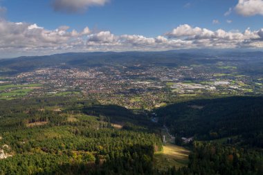Jested kulesinden görüntü, Liberec, Bohemya, Çek Cumhuriyeti, UNESCO Dünya Mirası Bölgesi yakınlarındaki dağda haberleşme vericisi