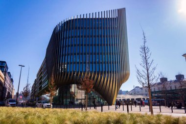 5 Mart 2025 'te Çek Cumhuriyeti Prag' da Zaha Hadid Mimarlar 'ın Masarycka ofisi ve perakende binası.