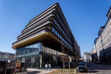 5 Mart 2025 'te Çek Cumhuriyeti Prag' da Zaha Hadid Mimarlar 'ın Masarycka ofisi ve perakende binası.