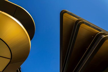 5 Mart 2025 'te Çek Cumhuriyeti Prag' da Zaha Hadid Mimarlar 'ın Masarycka ofisi ve perakende binası.