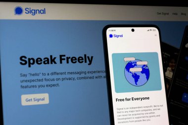 28 Mart 2025 'te Prag, Çek Cumhuriyeti' nde Amerikan açık kaynaklı, şifreli mesajlaşma servisi mobil uygulama üzerinde masaüstü sürümü.