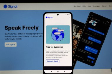 28 Mart 2025 'te Prag, Çek Cumhuriyeti' nde Amerikan açık kaynaklı, şifreli mesajlaşma servisi mobil uygulama üzerinde masaüstü sürümü.