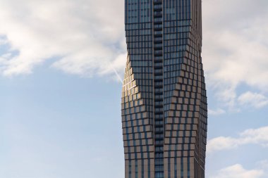 İskandinavya 'nın en yüksek binası. Lindholmen, Gothenburg, İsveç' teki gökdelen. Güneşli bir gün.