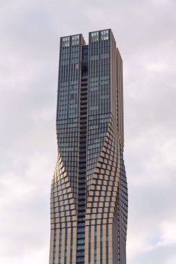 İskandinavya 'nın en yüksek binası. Lindholmen, Gothenburg, İsveç' teki gökdelen. Güneşli bir gün.