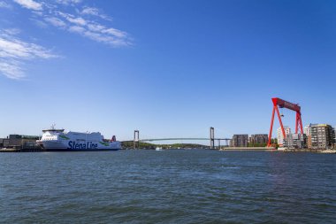 MS Stena Germanica, 12 Mayıs 2025 'te İsveç' in Göteborg kentindeki Alvsborg köprüsü yakınlarındaki limandan Stena Line 'a doğru yola çıktı..