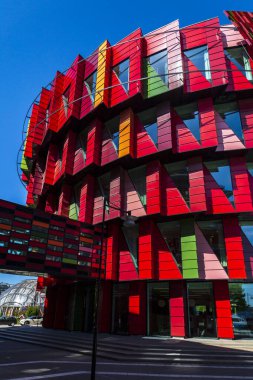 Üniversite kütüphanesi Chalmers Larandetorg, Lindholmen 'de Kuggen, Göteborg, İsveç, güneşli bir gün