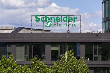 Schneider Electric otomasyon ve enerji yönetimi şirketinin logosu 29 Mayıs 2025 'te Prag, Çek Cumhuriyeti' nde.
