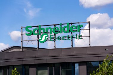 Schneider Electric otomasyon ve enerji yönetimi şirketinin logosu 29 Mayıs 2025 'te Prag, Çek Cumhuriyeti' nde.