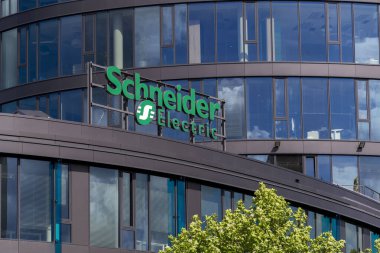 Schneider Electric otomasyon ve enerji yönetimi şirketinin logosu 29 Mayıs 2025 'te Prag, Çek Cumhuriyeti' nde.