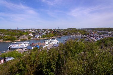 13 Mayıs 2025 'te İsveç' in Göteborg şehrinde bulunan Alvsborgsfjorden, Alvsborg 'daki Saltholmen liman yarımadasındaki takımadası feribotu..