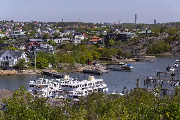 13 Mayıs 2025 'te İsveç' in Göteborg şehrinde bulunan Alvsborgsfjorden, Alvsborg 'daki Saltholmen liman yarımadasındaki takımadası feribotu..
