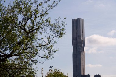 İskandinavya 'nın en yüksek binası. Lindholmen, Gothenburg, İsveç' teki gökdelen. Güneşli bir gün.