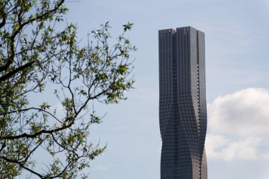 İskandinavya 'nın en yüksek binası. Lindholmen, Gothenburg, İsveç' teki gökdelen. Güneşli bir gün.