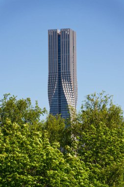 İskandinavya 'nın en yüksek binası. Lindholmen, Gothenburg, İsveç' teki gökdelen. Güneşli bir gün.