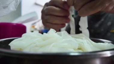 Erişte, makarna pişirme, makarna, ev yapımı yemek, aşçı, sağlıklı akşam yemeği, vücut, insan, gurme, Japon yemeği, yumurta, Tayland yemeği, Asya yaşam tarzı İtalyan mutfağı.