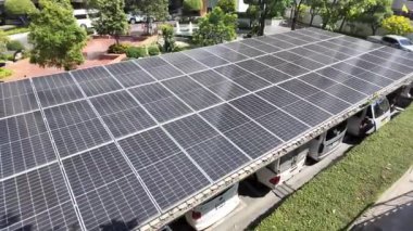 Güneş pili üst görünümü alternatif ekoloji enerji park mimarisi batarya mavi bina araba şarj köşe çevre hareket yenilenebilir kaynak teknolojisi üst güneş
