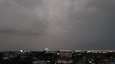 Şimşek fırtınası, gök gürültüsü, gök gürültüsü, gök gürültüsü, gök gürültüsü, şimşek, yıldırım, yıldırım, enerji, arka plan, soyut bulut, dramatik hava, ışık, aydınlatma, voltaj, voltaj yükleme.