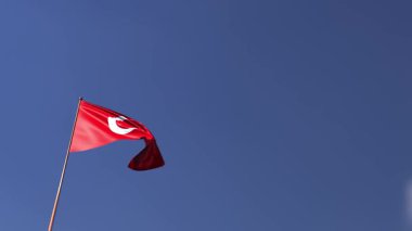 Türk bayrağının dalgalandığı ülke 29 Ekim, kırmızı yıldız, beyaz renk, vatanseverlik, istanbul hükümeti, siyasi Türk günü özgürlük, bayram, Türk gökyüzü, mavi kopya alanı.
