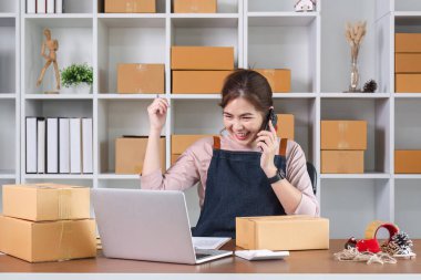 KOBİ işletme sahipleri ürün satışlarındaki başarıyı kutladılar..