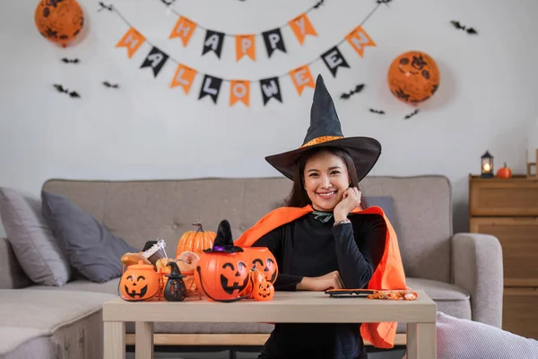 Asian Woman Wearing Halloween Costume Living Room Celebration Very Interesting — Stock Photo, Image