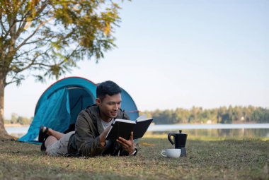 Asyalı turistler boş zamanlarını kamp yaparak, dinlenerek ve dışarıda aktiviteler yaparak geçirirler...