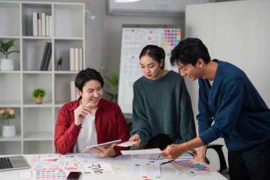 Yaratıcı zihinlerin yeni fikirler üretmek ve sezgisel bir kullanıcı deneyimi için yeni kavramlar üretmek için bir araya geldiği güçlü bir işbirliği ortamı..