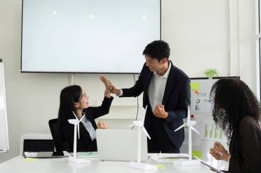 Ekip, ESG stratejilerinin tartışılması, sürdürülebilir çözümlerin izlenmesinde işbirliği ve coşkunun vurgulanmasında bir atılım kutladı.