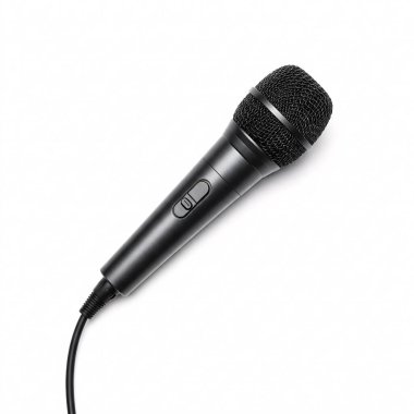 Beyaz arka planda kabloyla izole edilmiş siyah dinamik mikrofon. Şarkı söylemek ya da yakın çekim yapmak için el bilgisayarı.