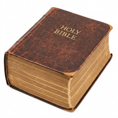 Altın harfli eski kahverengi kutsal İncil, beyaz arka planda izole edilmiş..