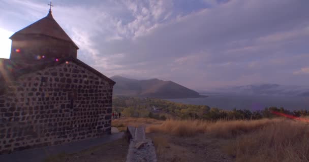 Kilátás Sevan Tóra Örményország Hegyei Között Vidéki Ösvény Jönnek Turisták — Stock videók