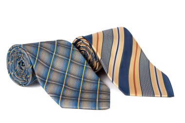 Beyaz arkaplanda izole edilmiş renkli bağlar