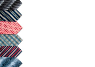 Beyaz arkaplanda izole edilmiş renkli bağlar