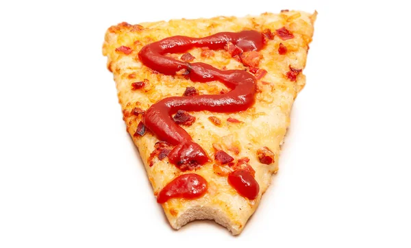 Beyaz Arka Planda Isırık Izleri Olan Bir Pizza Dilimi — Stok fotoğraf