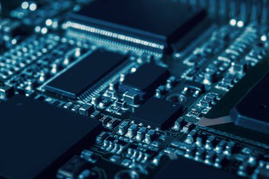 Modern elektronik devre kartı işlemci, entegre devreler ve yüzeye monte edilmiş pasif bileşenler. Teknoloji geçmişi