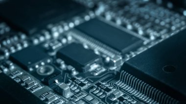 Modern elektronik devre kartı işlemci, entegre devreler ve yüzeye monte edilmiş pasif bileşenler. Teknoloji geçmişi