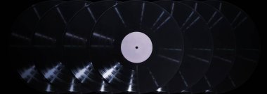 Birçok vinil plağın soyut müzikal koyu arkaplanı.