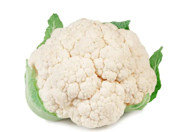 Küçük çiçeklerle birlikte bütün bir karnabahar taze dokusunu ve düz bir arkaplanda canlı yeşil yapraklarını sergiliyor..