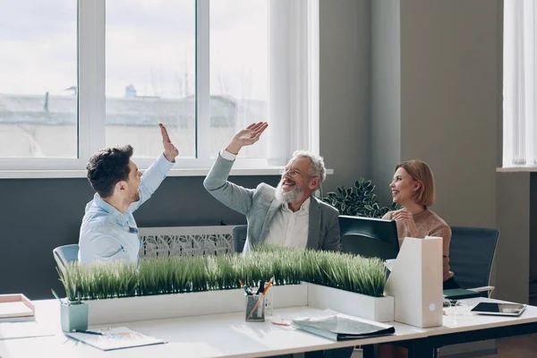 Happy Business People Celebrating Success Office While Two Men Giving — Stock Photo, Image