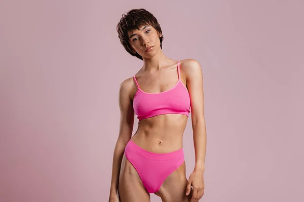 Beautiful Young Short Hair Woman Underwear Standing Colored Background — Stock Photo, Image