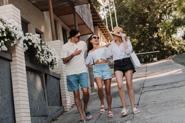 Three Happy Young Friends Talking Smiling While Walking Street Together — Stock Photo, Image