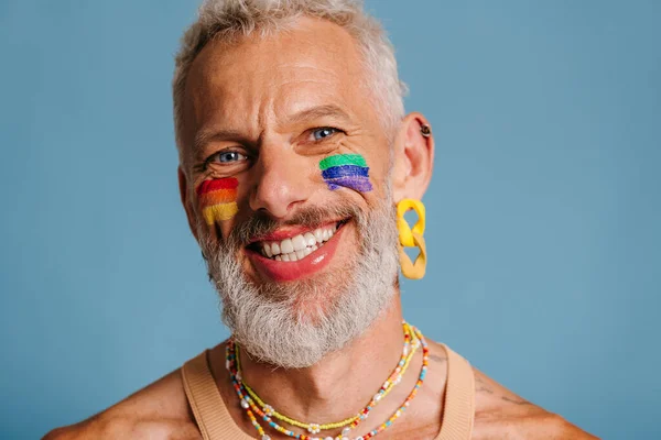 Retrato Maduro Gay Homem Com Arco Íris Bandeira Make Olhando — Fotografia de Stock