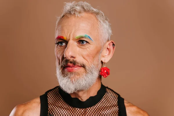 Retrato Barbudo Maduro Gay Homem Com Arco Íris Colorido Sobrancelhas — Fotografia de Stock